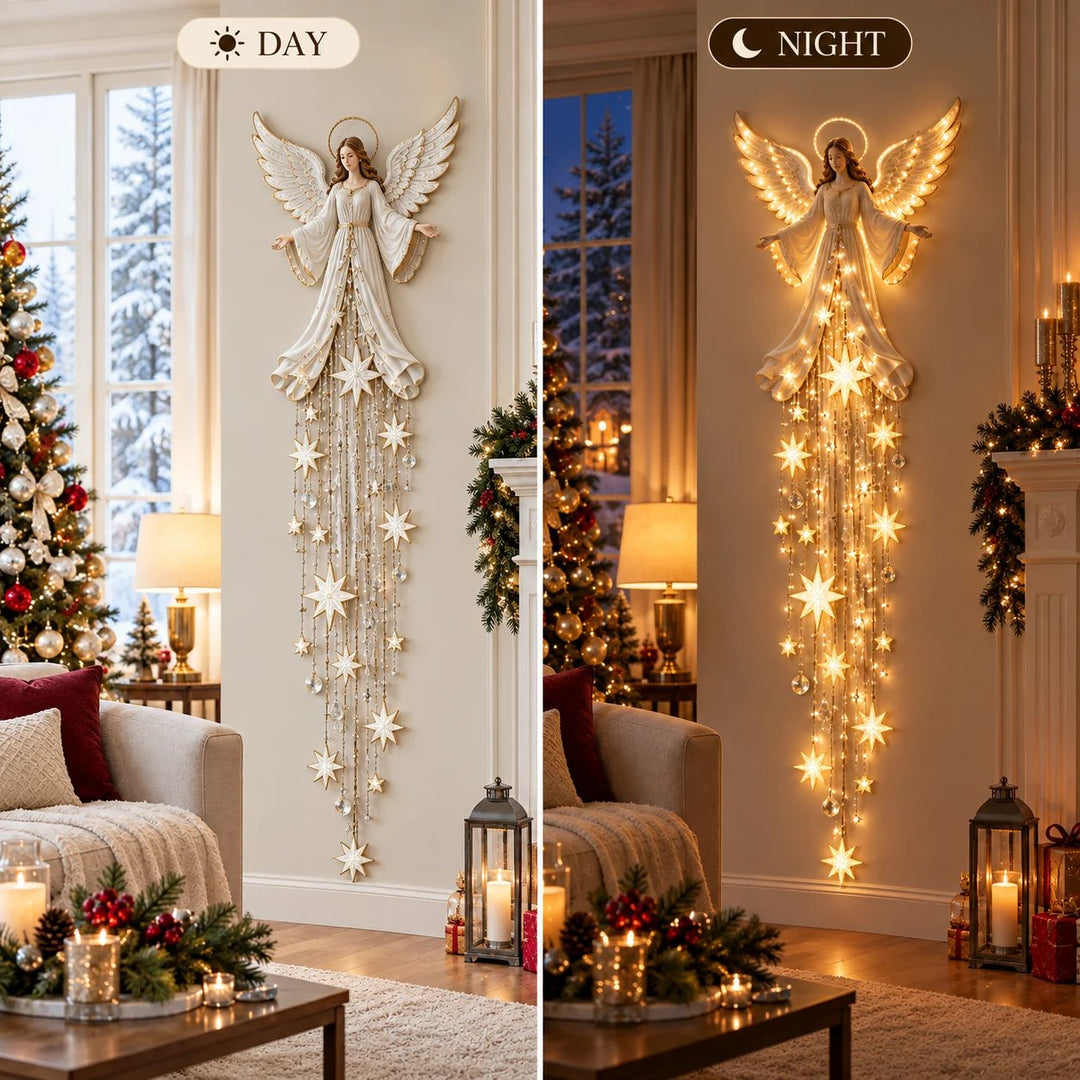 Vergleich in zwei Hälften: links der Engel bei Tag ohne Licht, rechts bei Nacht mit warmweißer Beleuchtung im selben Wohnzimmer. 6