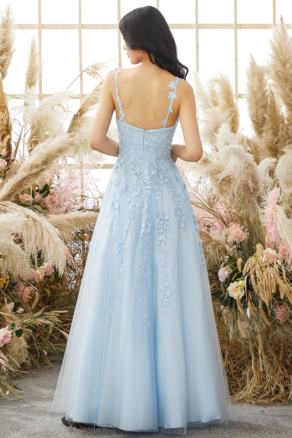 Fashionable tulle ball gown with appliqués - Victoria