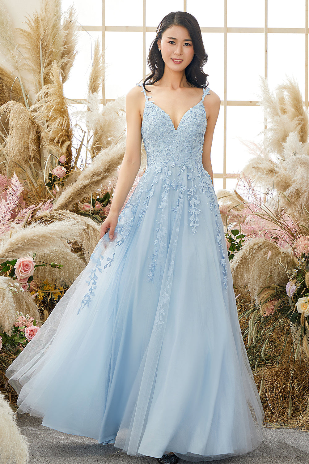 Fashionable tulle ball gown with appliqués - Victoria