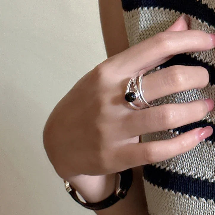 Schwarze Onyx Multilinier Ring – Arden