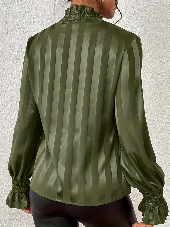 Satin damebluse med lange ærmer og rynket krave – Noëlle