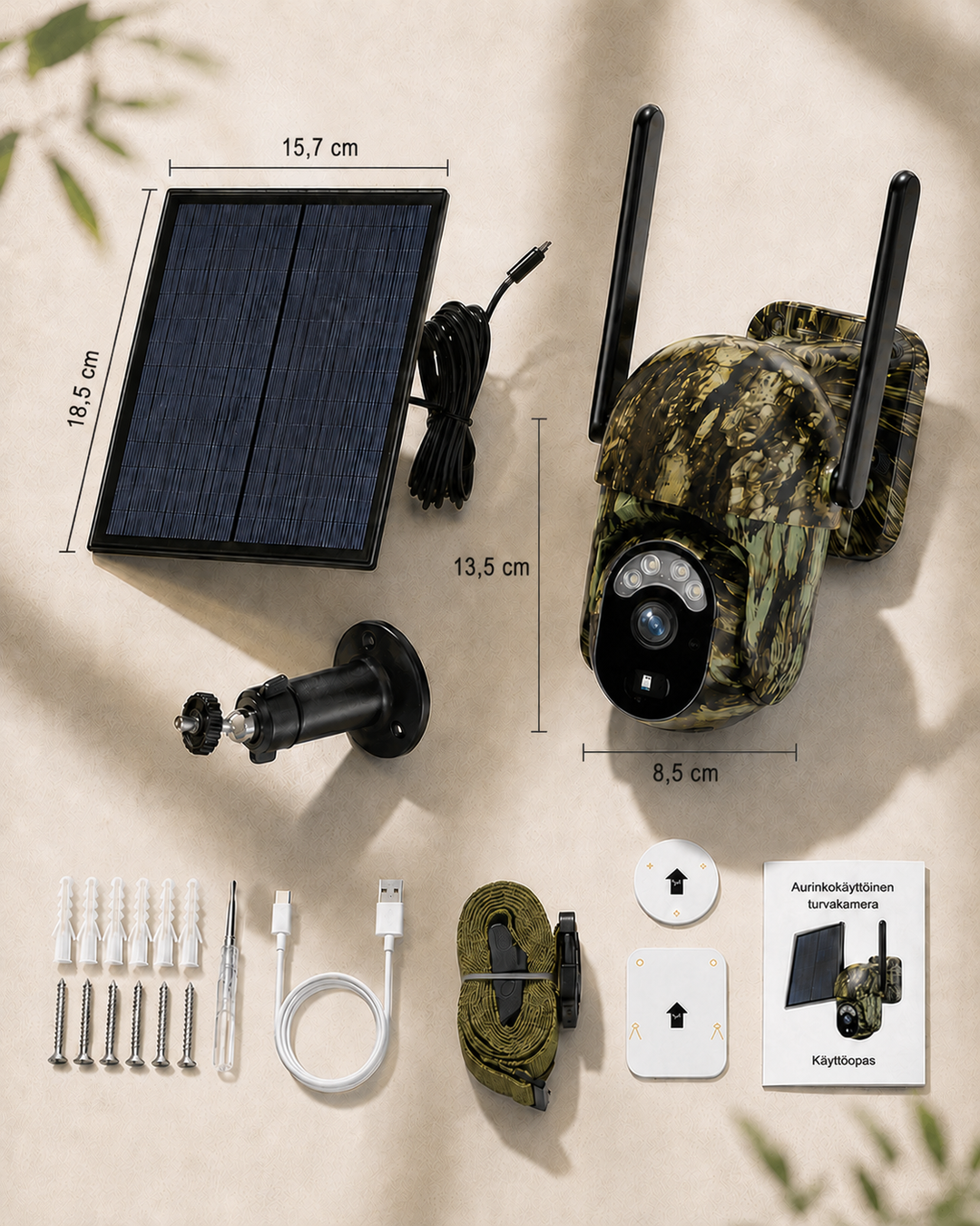 Flatlay mit Kamera, Solarpanel, Halterung, Schrauben, Dübeln, USB-Kabel, Montageband und Anleitung, mit eingezeichneten Maßen. 13