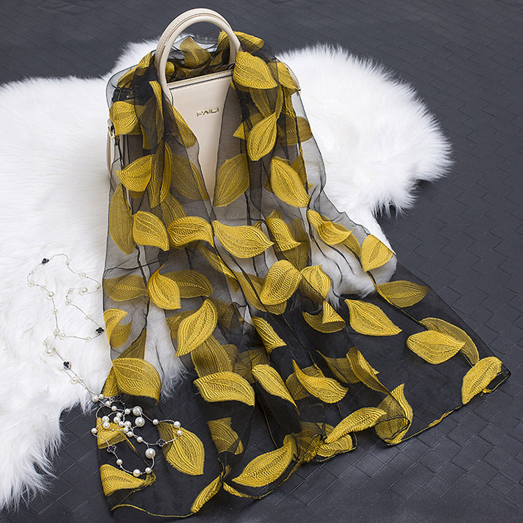 Bufanda de seda para mujer a la moda con estampado de flores y diseño con recortes – Fiora (1+1 GRATIS)