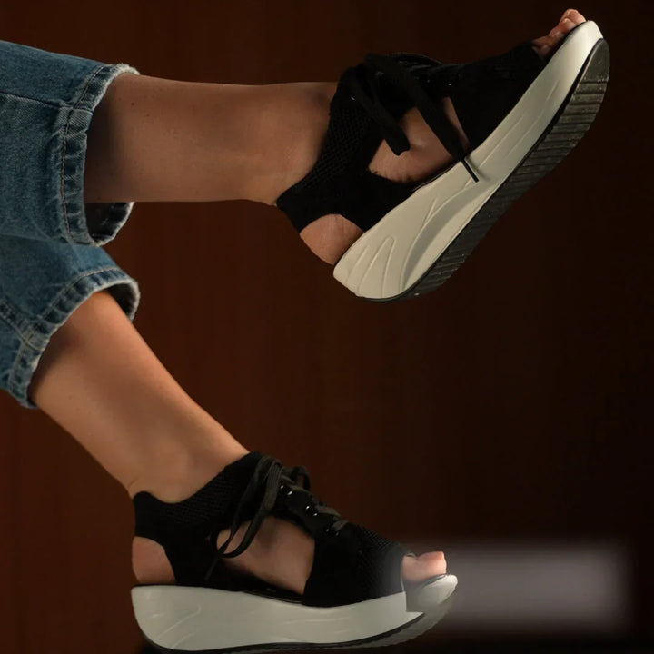 Trendy, komfortable og sommerlett damesandaler – Fergie