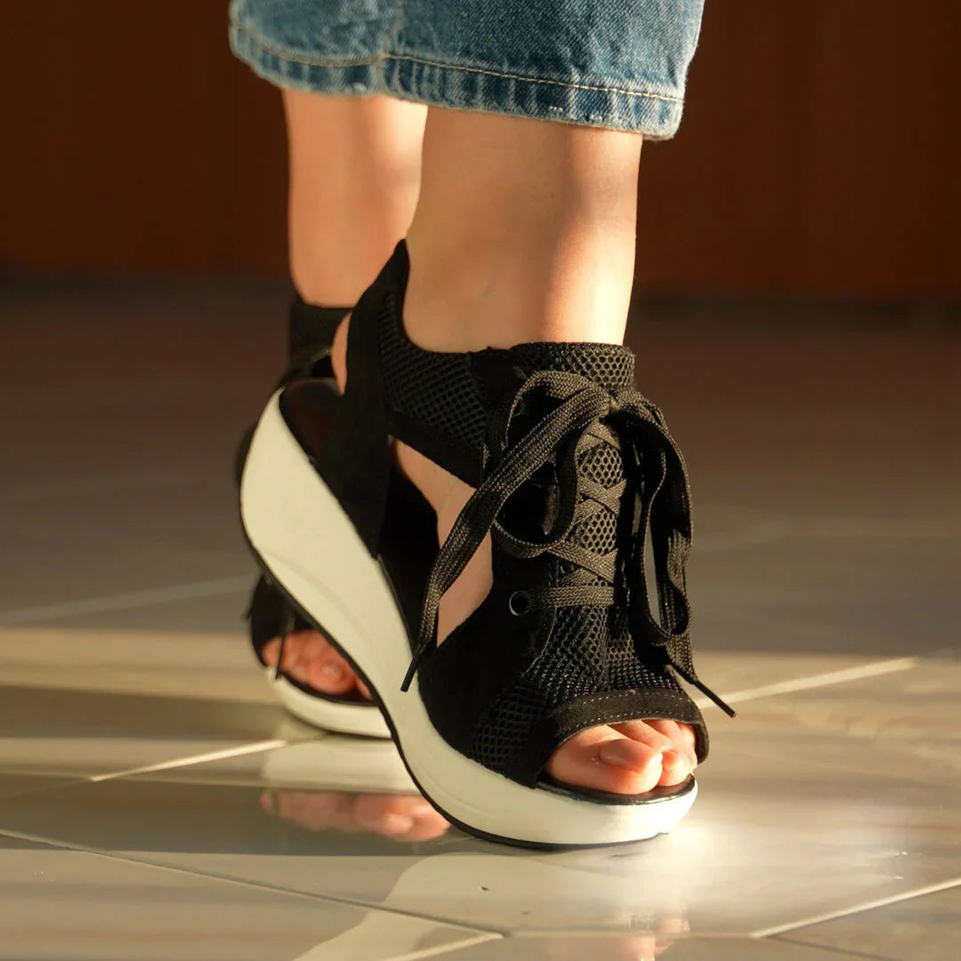 Trendy, komfortable og sommerlett damesandaler – Fergie
