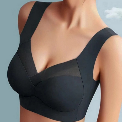 Getragener nahtloser BH in Schwarz mit Netzeinsatz im V-Ausschnitt und breiten Trägern, Nahaufnahme am Model. 16