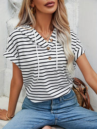 Striped women's hoodie with short sleeves and button closure – Romy