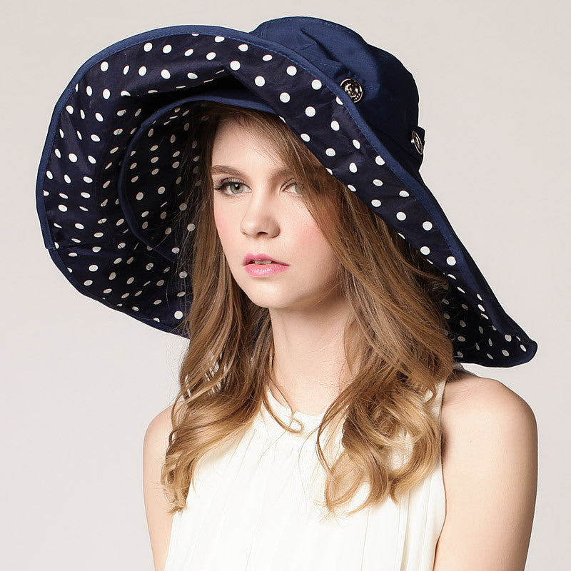 Light, sun-resistant women's beach hat with wide brim – Cleofa