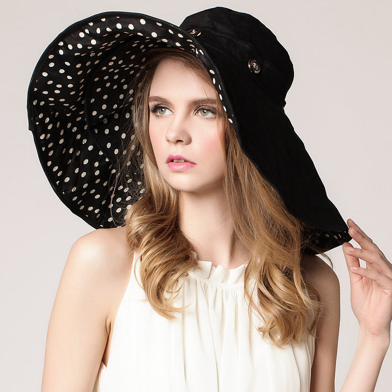 Light, sun-resistant women's beach hat with wide brim – Cleofa