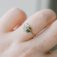 Naturlig peridot med zirkonring – Selene