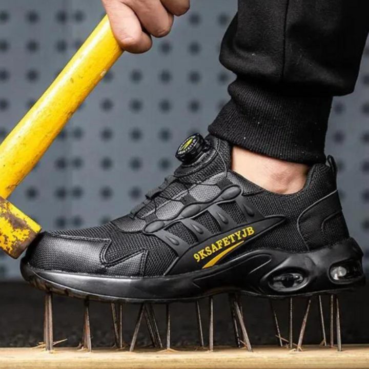 Schwarzer Sicherheitsschuh, durchstichfest, robust, mit gelbem Hammer getestet.