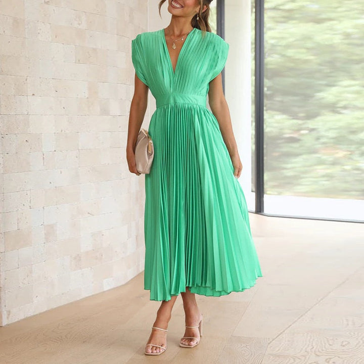 Vestido maxi fluido con pliegues plisados y escote en V – Noelle