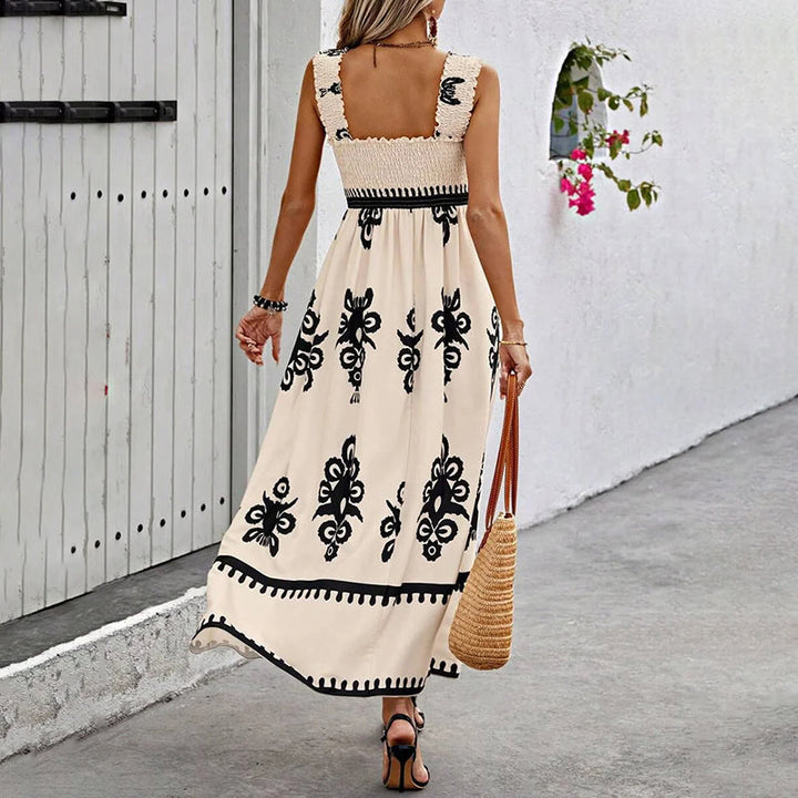Trendy sommerkjole med feminin silhuet og slå-om-look – Sascha