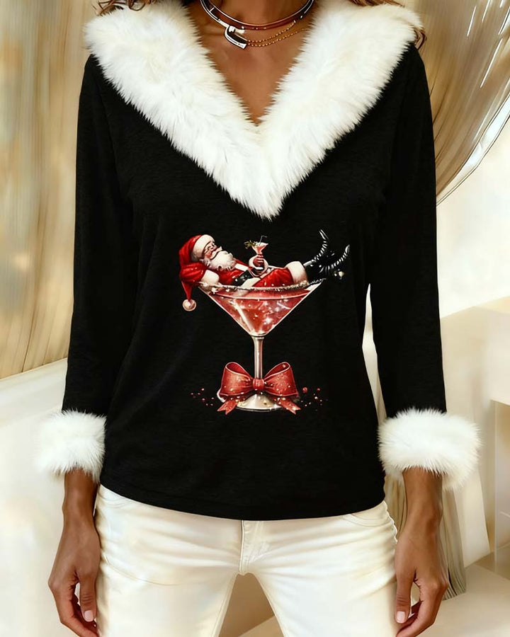 Nahaufnahme des schwarzen Oberteils mit Weihnachtsmann im Cocktailglas, roter Glitzerschleife und weißem Fellkragen 9