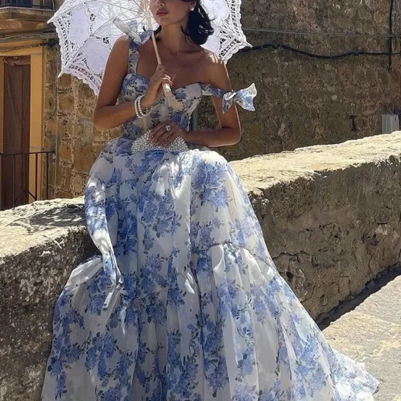 Vestido de noche sin tirantes con estampado vintage de flores azules - Elena