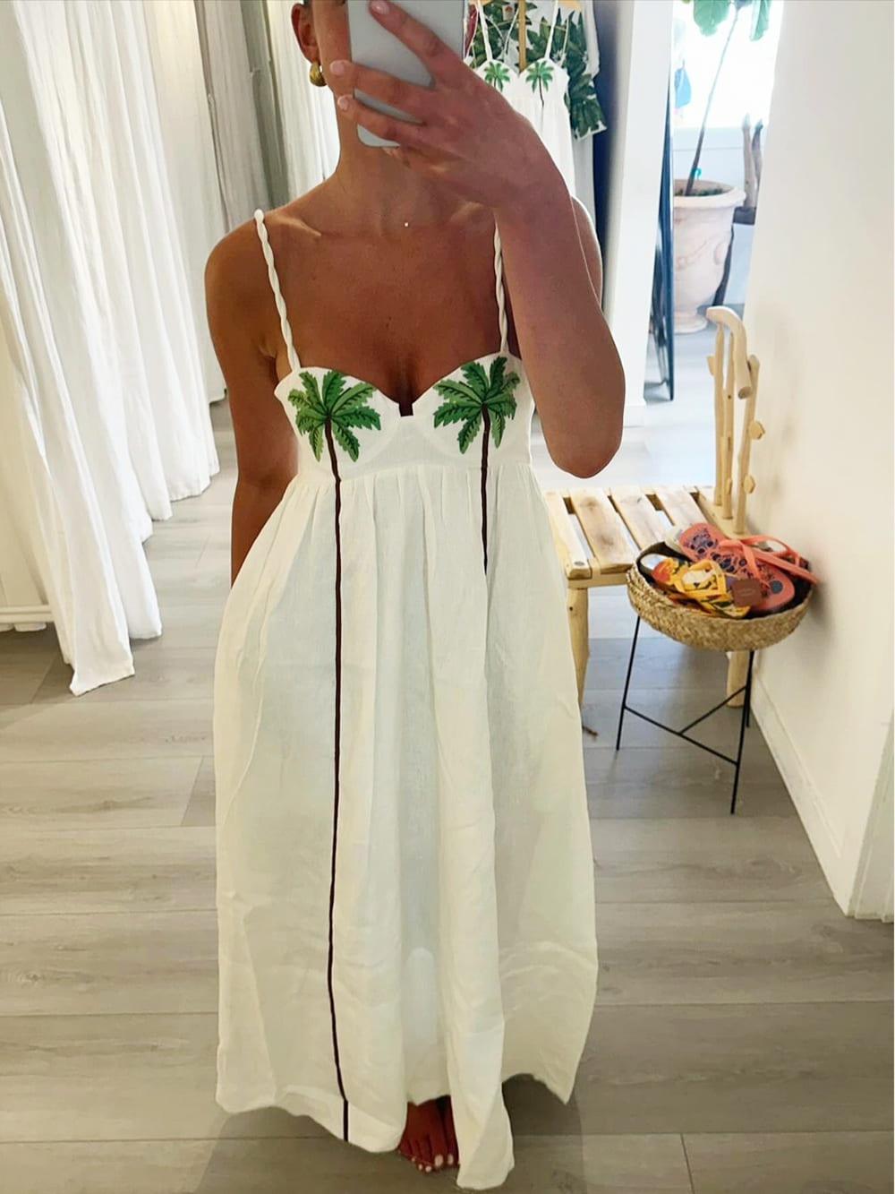 Trendy stropkjole med tropisk palmeprint – Estelle