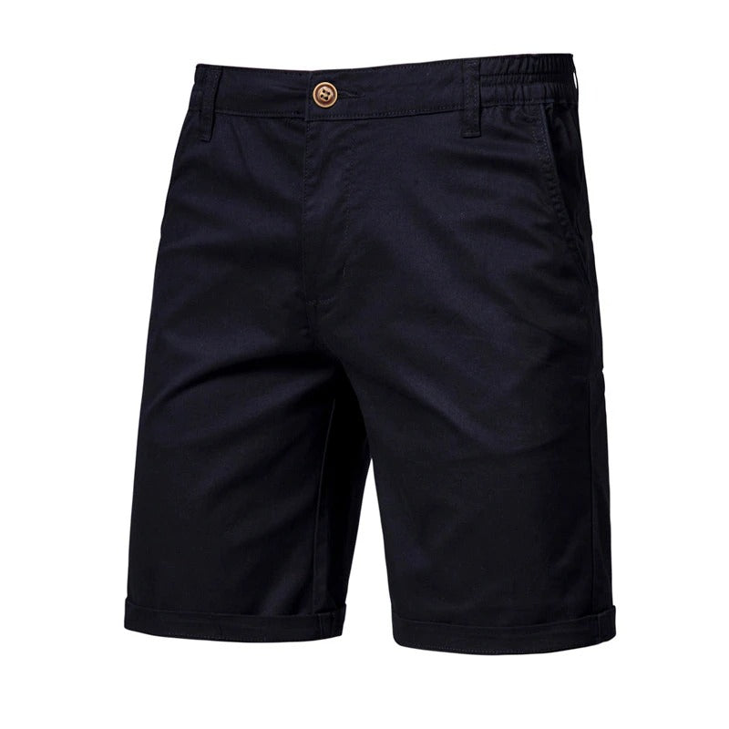 Dunkle marineblaue Shorts in der Vorderansicht mit Knopf am Bund, Seitentasche und umgeschlagenem Saum. 6