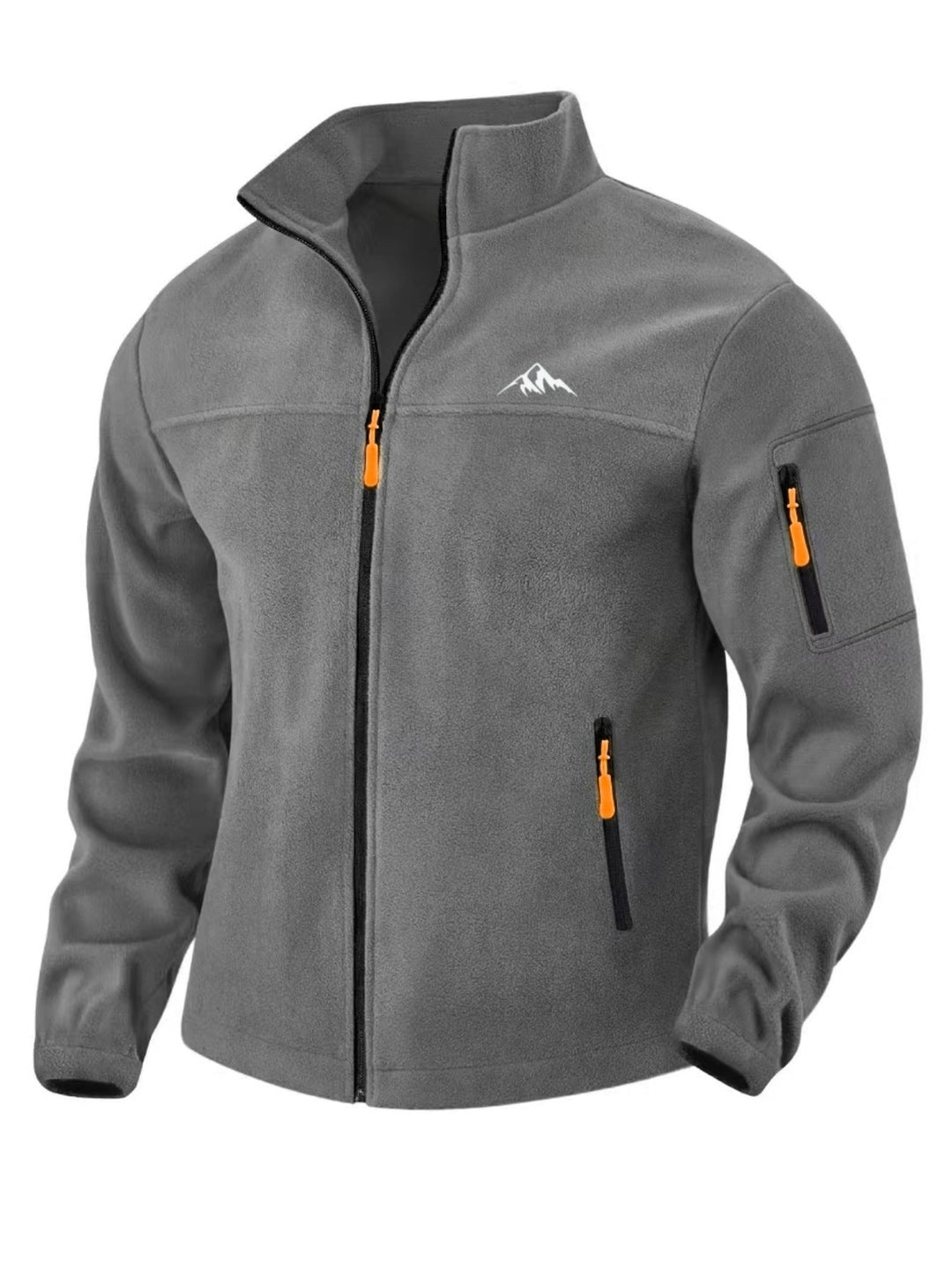 Dunkelgraue Fleecejacke in Schrägansicht mit orangen Reißverschlusszügen, Ärmeltasche und Bergmotiv auf der Brust 6