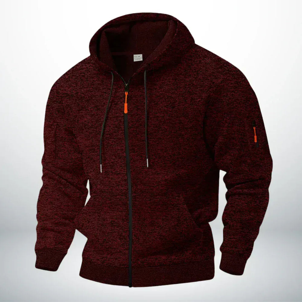 Dieselbe Kapuzenjacke in meliertem Weinrot, frontal von schräg gezeigt, mit orangefarbenem Zipper und Ärmeltasche. 2