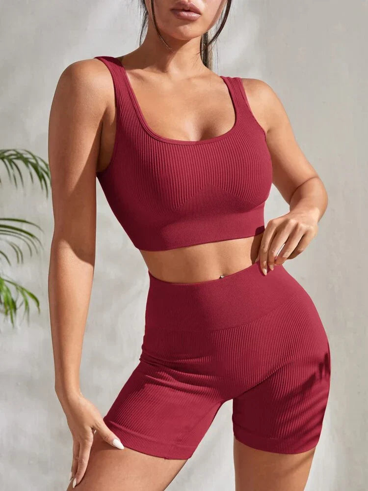 Two-piece women's fitness set with shorts & sports top – Sienna