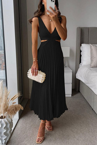 Elegant Pleated Dress with Figure-Flattering Fit – Emilie