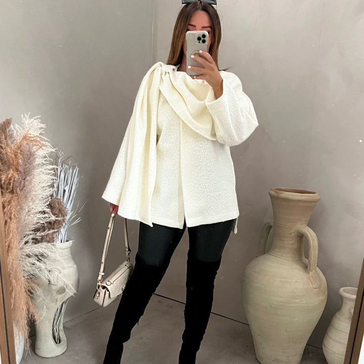 Poncho de bouclé con detalle de bufanda – Vivienne