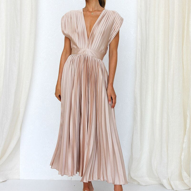 Vestido maxi fluido con pliegues plisados y escote en V – Noelle
