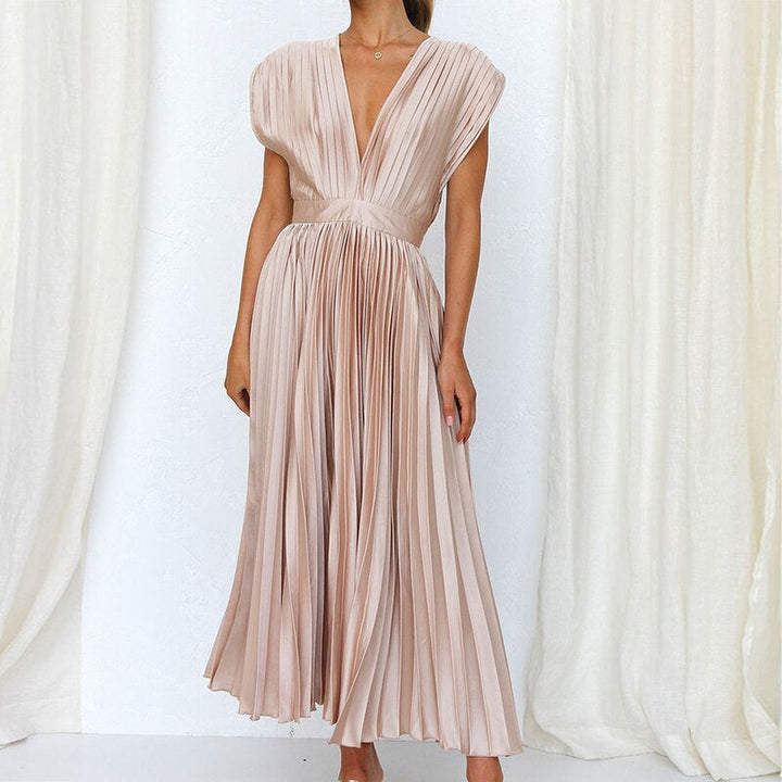 Vestido maxi fluido con pliegues plisados y escote en V – Noelle