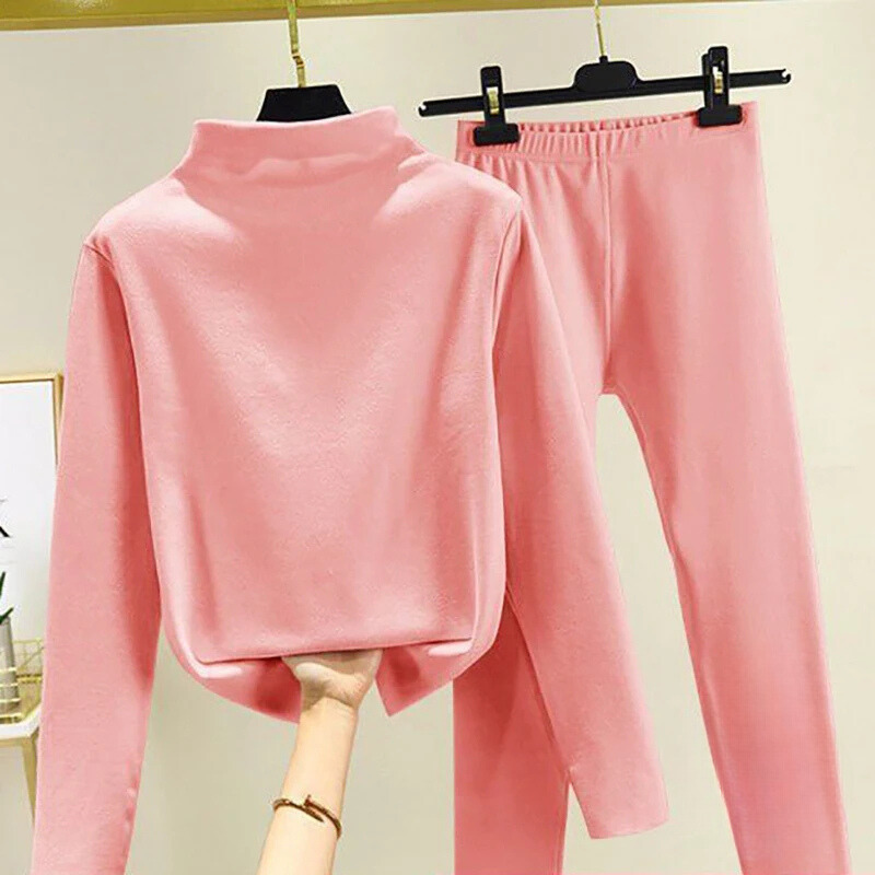 Two-piece women's winter set with fleece pullover and pants – Eva