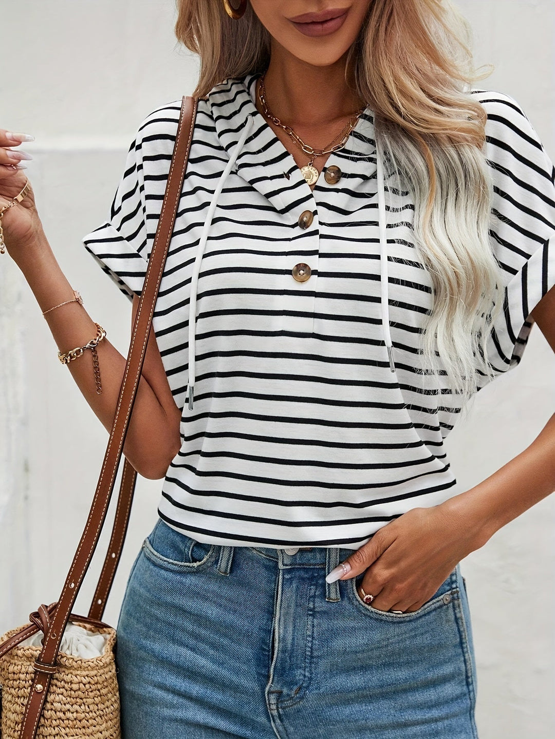 Striped women's hoodie with short sleeves and button closure – Romy
