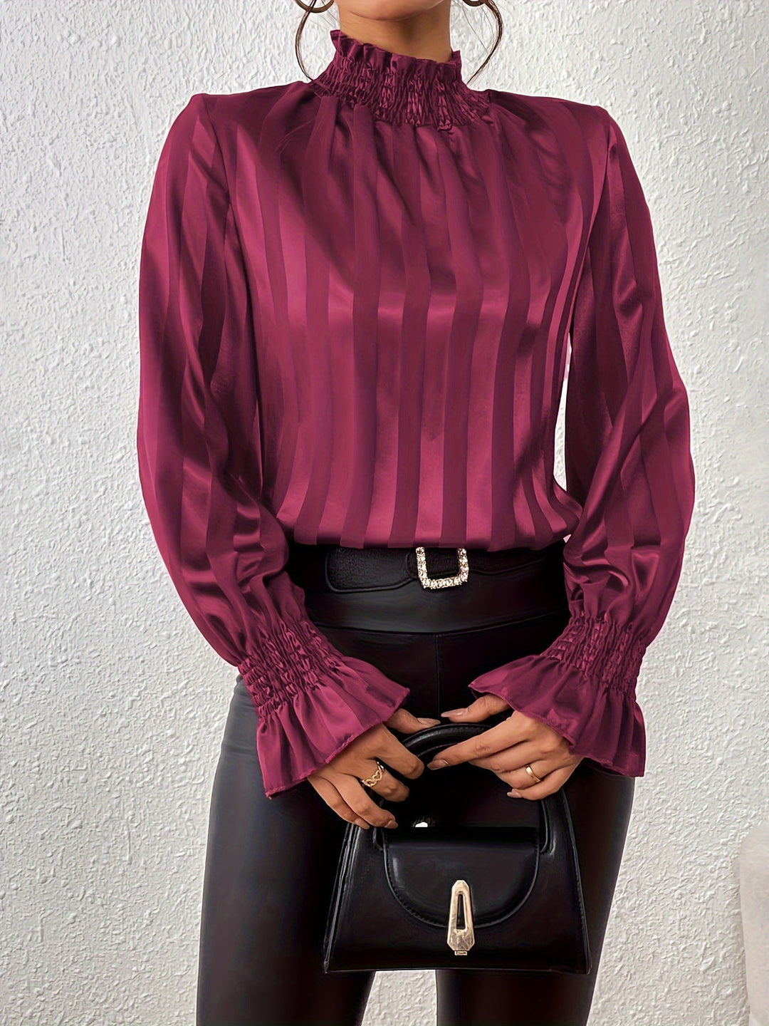 Satin damebluse med lange ærmer og rynket krave – Noëlle
