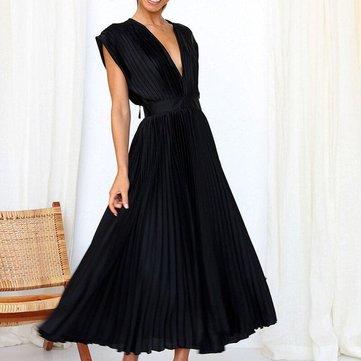 Vestido maxi fluido con pliegues plisados y escote en V – Noelle