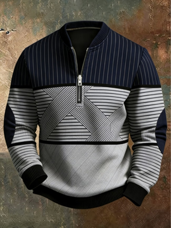 Pullover mit Stehkragen und halbem Reißverschluss in Marineblau und Hellgrau, Streifen und Rautenmuster, vor rustikalem Hintergrund. 1
