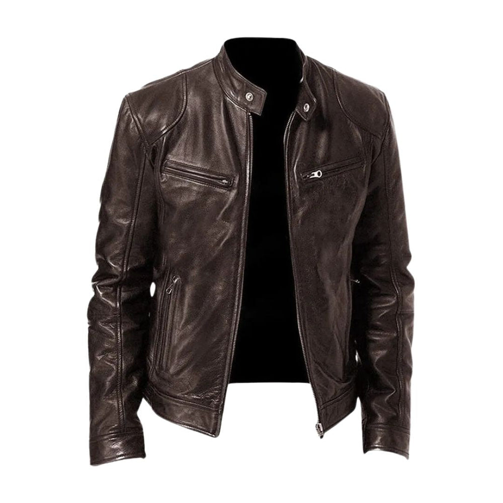 Offene Lederjacke in dunklem Braun mit Stehkragen, Kragenknopf und schrägen Brusttaschen mit Reißverschluss, Vorderansicht. 2