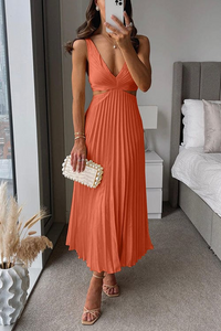 Elegant Pleated Dress with Figure-Flattering Fit – Emilie