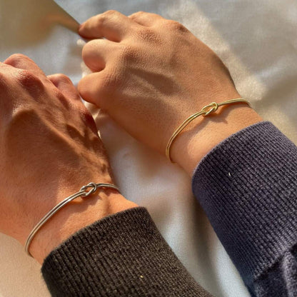 Minimalist Knot Bracelet – Elva