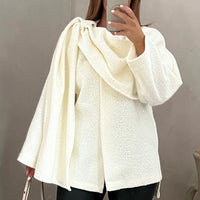 Poncho de bouclé con detalle de bufanda – Vivienne
