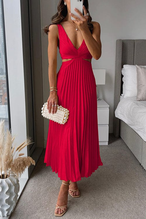 Elegant Pleated Dress with Figure-Flattering Fit – Emilie