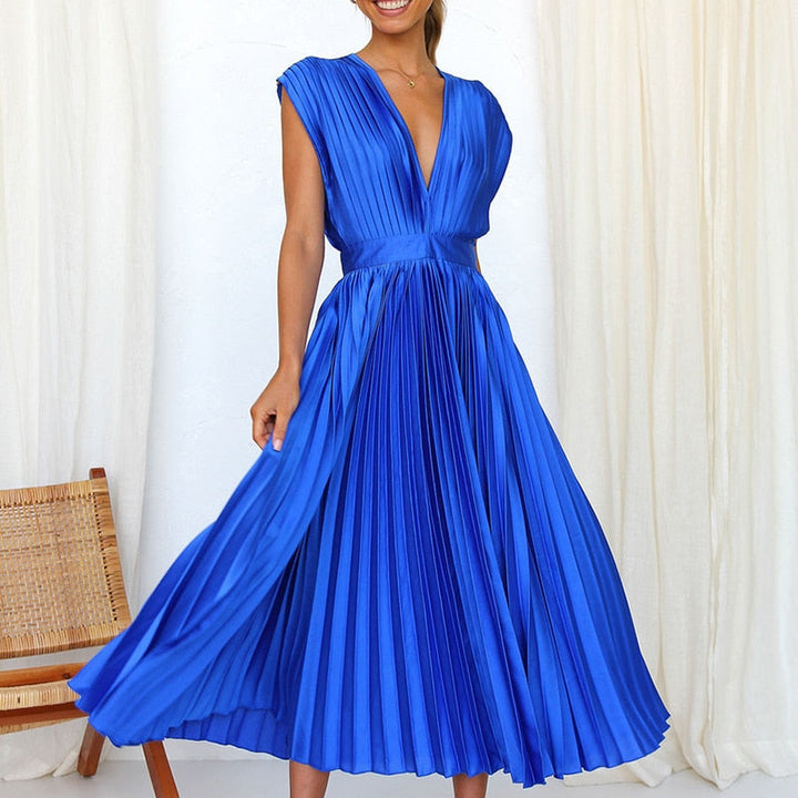 Vestido maxi fluido con pliegues plisados y escote en V – Noelle