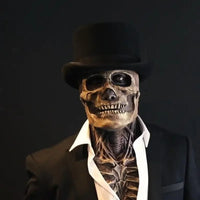 Skelett in Anzug und Zylinder, Halloween-Kostüm, gruselig, schwarzer Hintergrund