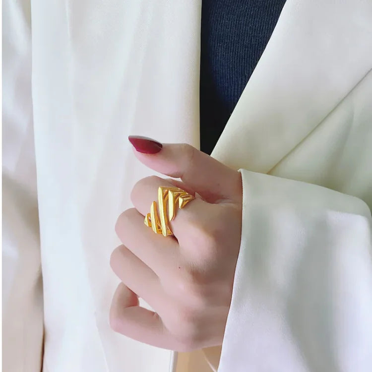 Layered Twisted Ring – Amaris