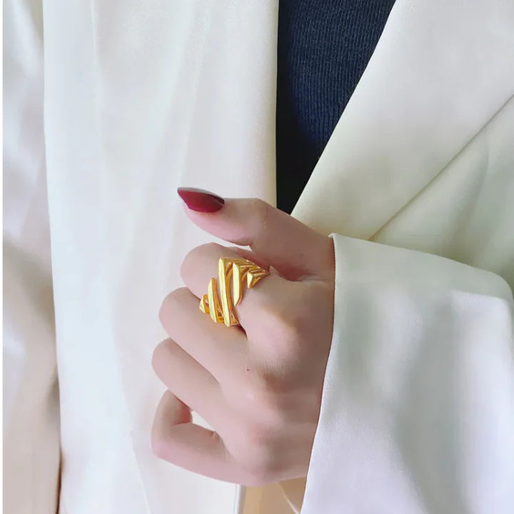 Layered Twisted Ring – Amaris