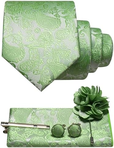 Paisley-Set in hellem Grün mit gerollter Krawatte, Einstecktuch, Manschettenknöpfen, Krawattenklammer und Blumenbrosche, flach arrangiert. 22