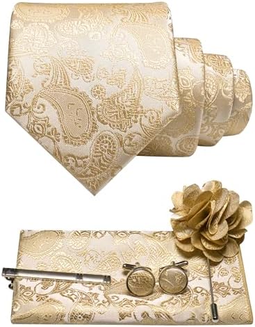 Set in Creme mit goldenem Paisleymuster: Krawatte, Einstecktuch, Manschettenknöpfe, Klammer und Blumenbrosche nebeneinander gelegt. 2