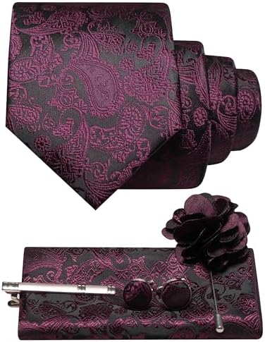 Paisley-Set in Aubergine auf schwarzem Grund mit Krawatte, Einstecktuch, Manschettenknöpfen, Krawattenklammer und Blumenbrosche. 27