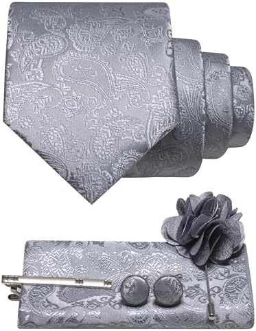 Paisley-Set in mittlerem Grau mit gerollter Krawatte, Einstecktuch, Manschettenknöpfen, Krawattenklammer und Blumenbrosche mit Nadel. 32