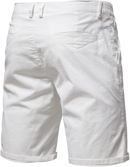 Rückansicht der weißen Shorts mit Gesäßtasche, Gürtelschlaufen, seitlichem Gummizug und umgeschlagenem Saum. 8