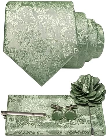 Paisley-Set in blassem Salbeigrün mit gerollter Krawatte, Einstecktuch, Manschettenknöpfen, Krawattenklammer und Blumenbrosche. 30