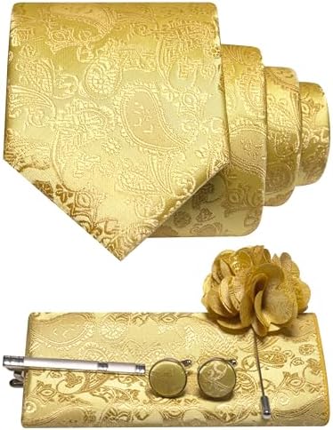 Set in Goldgelb mit Paisleymuster: Krawatte, Einstecktuch, Manschettenknöpfe, Krawattenklammer und Blumenbrosche als Flatlay. 5
