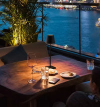 Lámpara de mesa moderna de aluminio portátil regulable - LumiNova